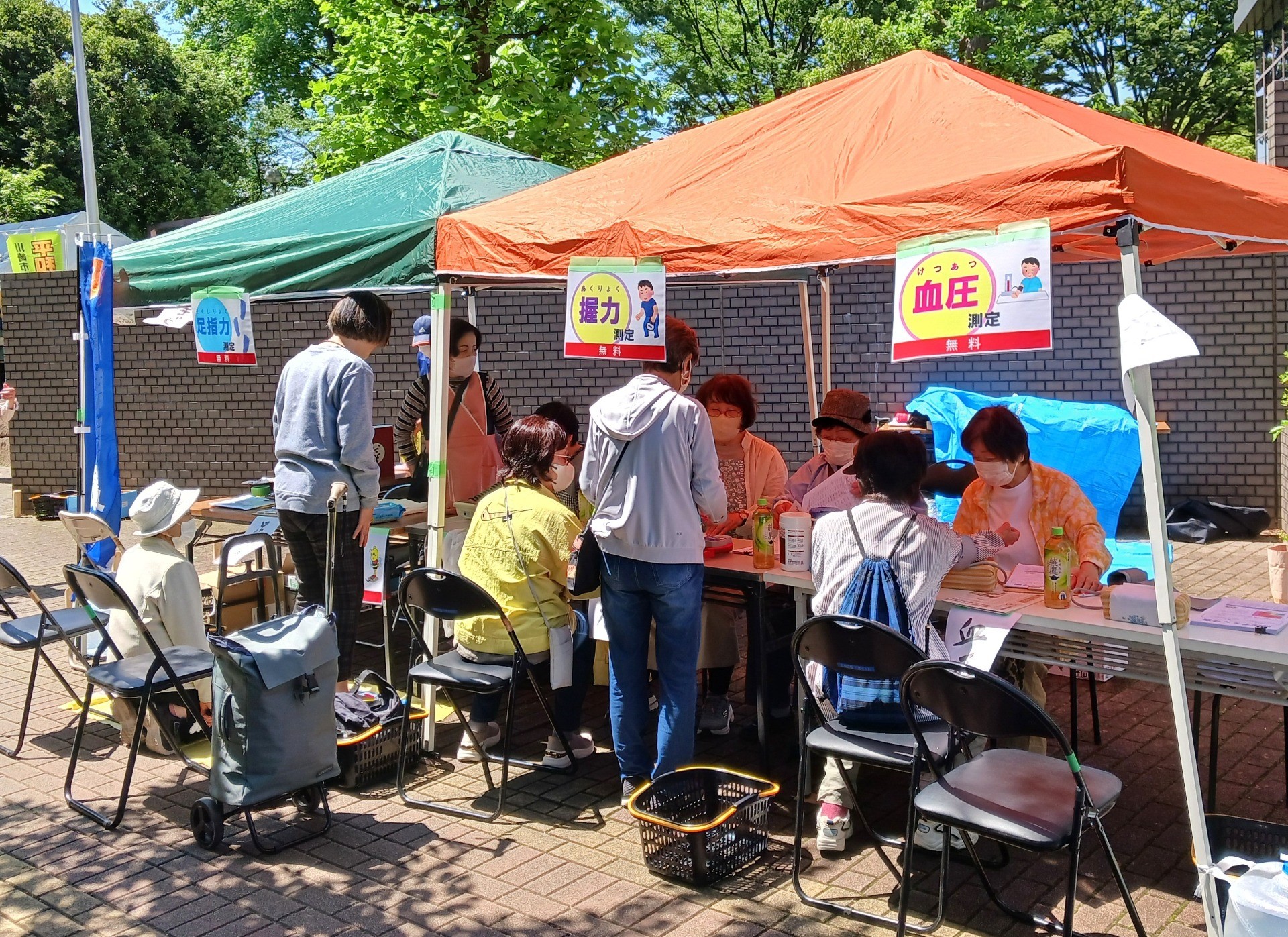 平和をきずく市民のつどいで健康チェック.jpg